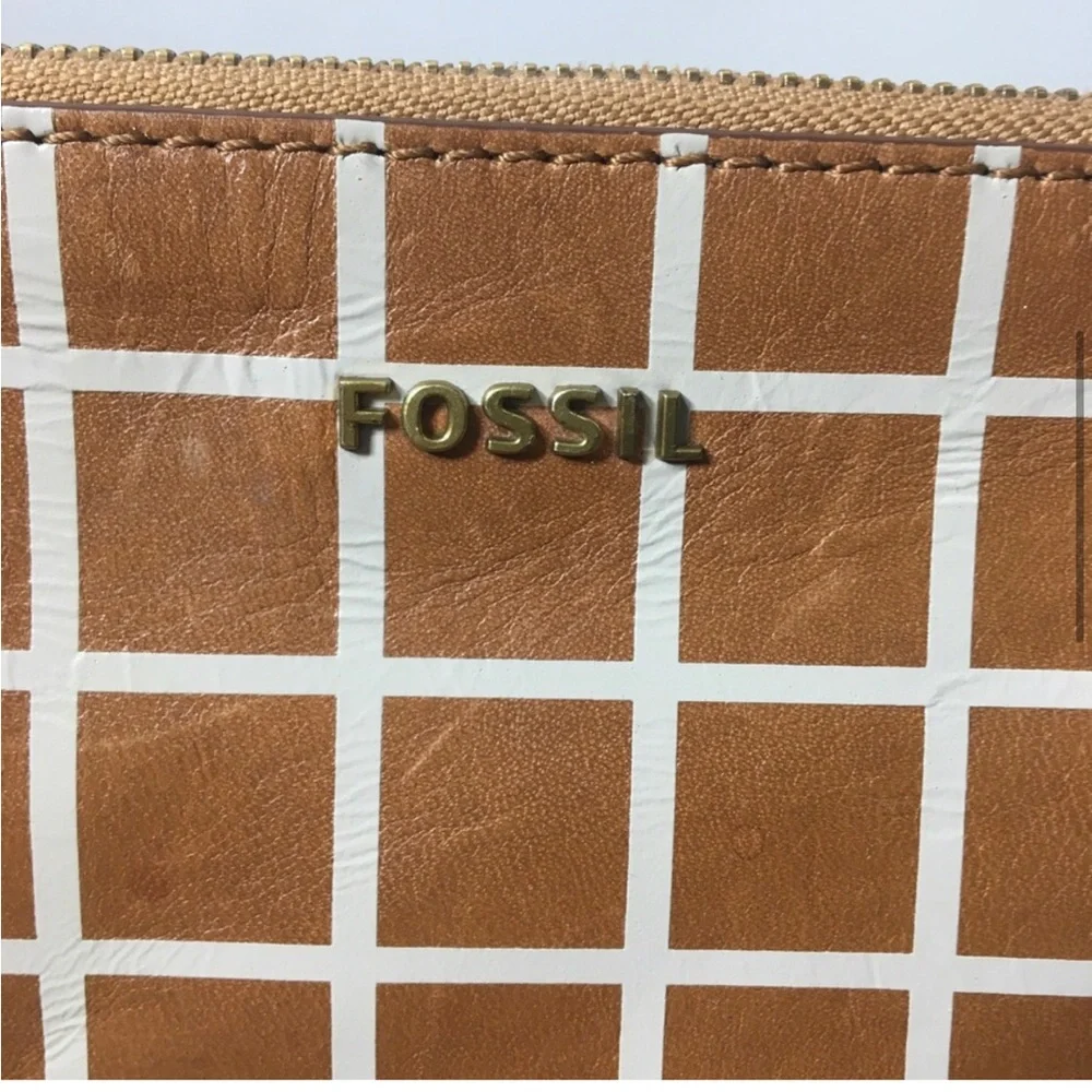 Fossil tan and white checkered leather crossbody bag. - Picture 6 of 14